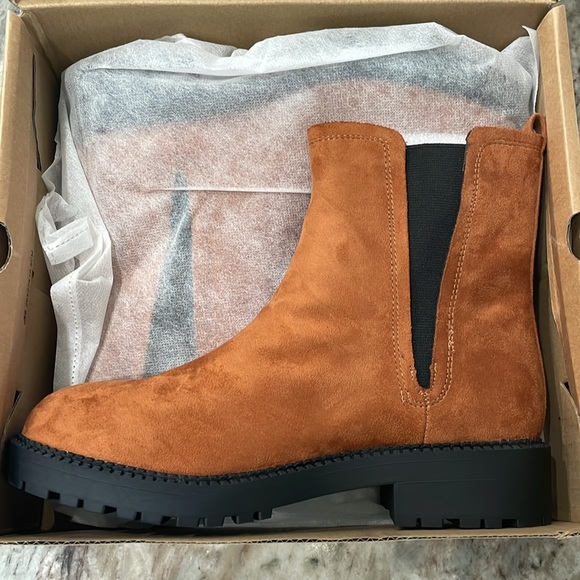 Classic low heel ankle boot - Picture 3 of 6